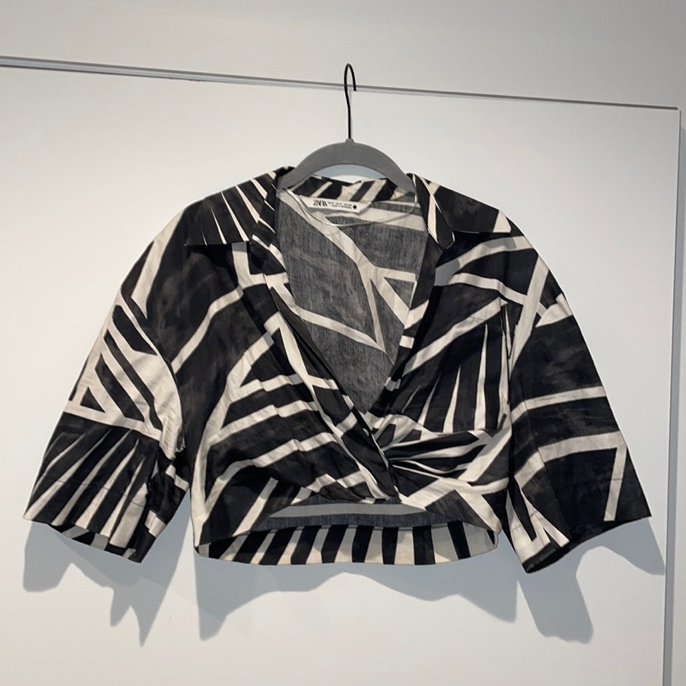 Cropped patterned Zara shirt